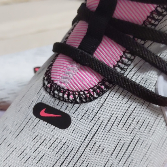 Brand New Nike Flex Contact size 8 - Picture 3 of 4